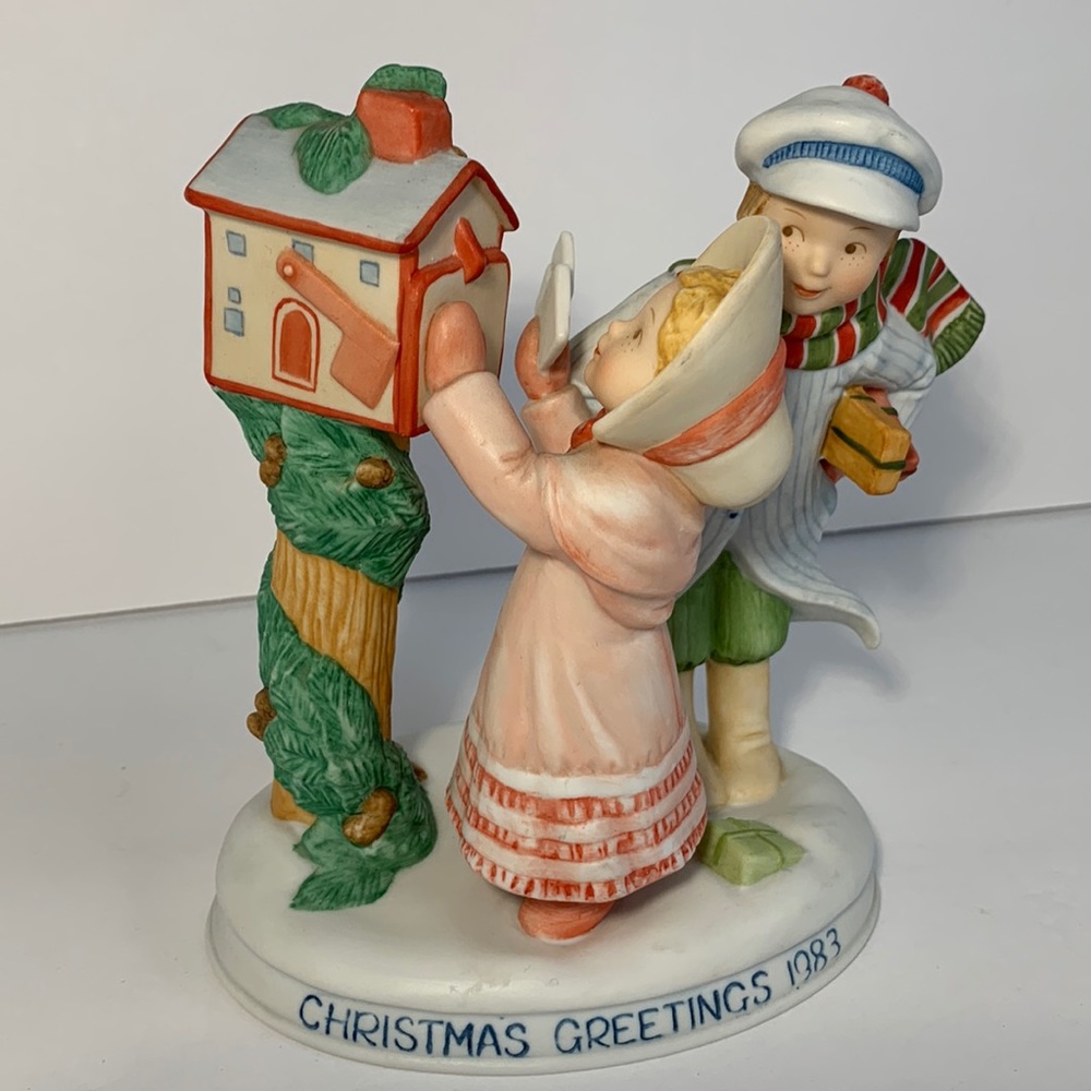 VTG Holly Hobby Christmas Greetings 1983 Figurine Hand-Painted Fine porcelain